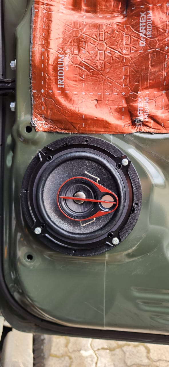 Completed rear speaker install example in Suzuki Jimny