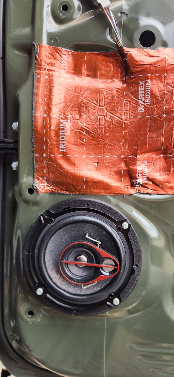 Completed rear speaker install example in Suzuki Jimny